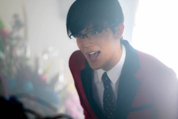 中川大志の“腹黒メガネ男子”が浜辺美波を狙う！最狂キャラも登場「賭ケグルイ」第8話