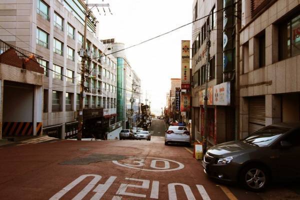 韓国・釜山の街を疾駆！『ブラックパンサー』大迫力のカーチェイスの裏側