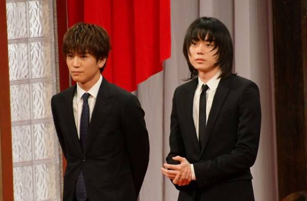 【第41回日本アカデミー賞】菅田将暉、話題賞を受賞！プレゼンター・岩田剛典も笑顔