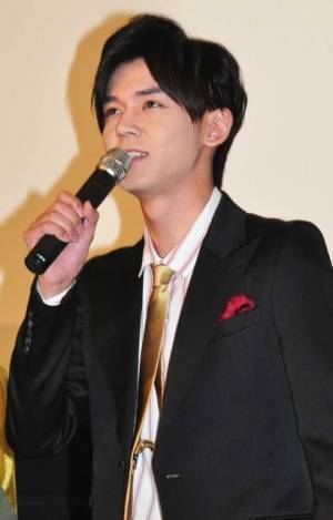 小瀧望、実家に帰ると家族からモテモテ！ 姉に抱きつかれる？