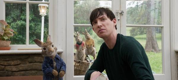 ピーター vs ドーナル・グリーソン!? キュートな予告編公開『ピーターラビット』