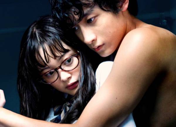 玉城ティナ＆小関裕太、キス寸前！S対Sの恋路の行方は『わたしに××しなさい！』映像