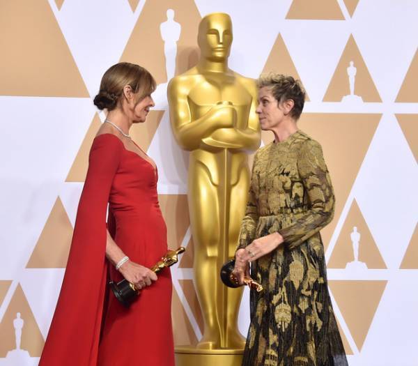 黒から一転！カラフルに華やいだレッド・カーペットをプレイバック「第90回アカデミー賞」