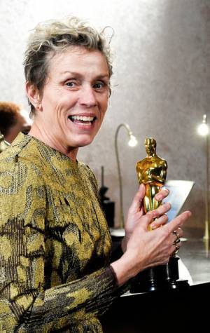 フランシス・マクドーマンド、アカデミー主演女優賞“オスカー像”盗まれる