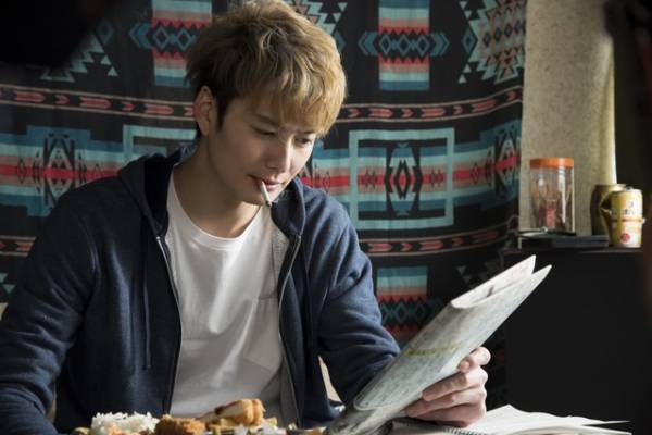 岡田将生、金髪バンドマンに！ 鉄拳のパラパラ漫画「家族のはなし」映画化