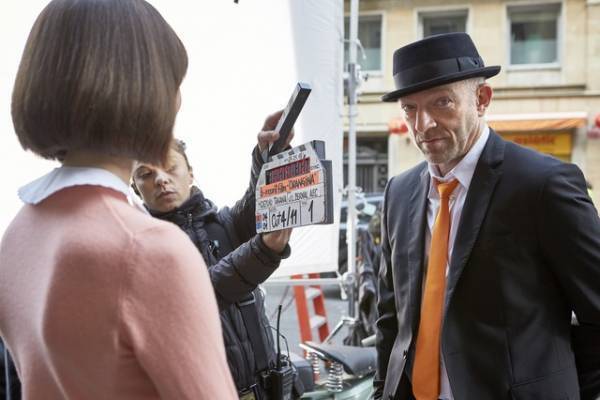 ヴァンサン・カッセルが失恋!? 相棒役には小峠英二「オランジーナ」新CM