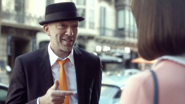 ヴァンサン・カッセルが失恋!? 相棒役には小峠英二「オランジーナ」新CM