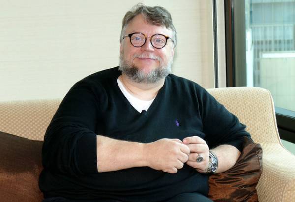 取材中に“もぐもぐタイム”　オスカー監督デル・トロの素顔