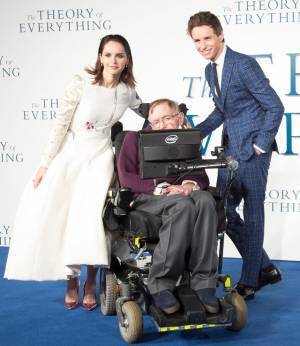 エディ・レッドメイン＆ベネディクト・カンバーバッチ、ホーキング博士にお悔やみ