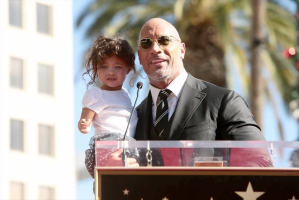 ドウェイン・ジョンソン、愛娘のためにピカチュウに!?  “パパロック”ぶりに注目