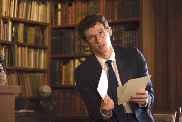 『ファンタビ』俳優カラム・ターナーの七変化にドキッ！場面写真入手