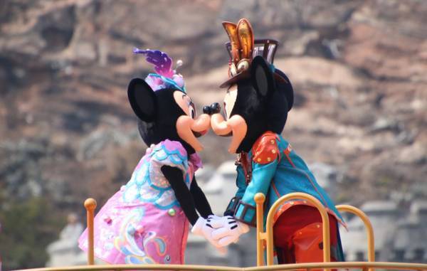 【ディズニー】ミッキー＆ミニーが新コス早着替え！春の祭典「ディズニー・イースター」盛大に開幕