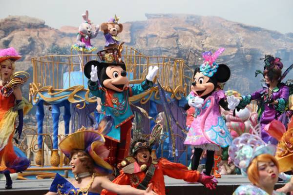 【ディズニー】ミッキー＆ミニーが新コス早着替え！春の祭典「ディズニー・イースター」盛大に開幕