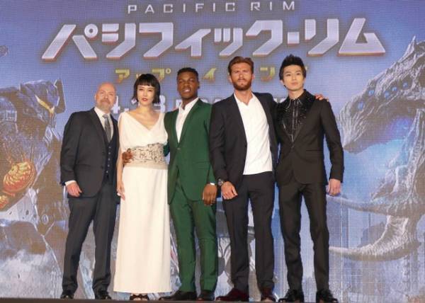 新田真剣佑「迫力を体感して」　出演した『パシフィック・リム』新作プレミアに堂々登場！