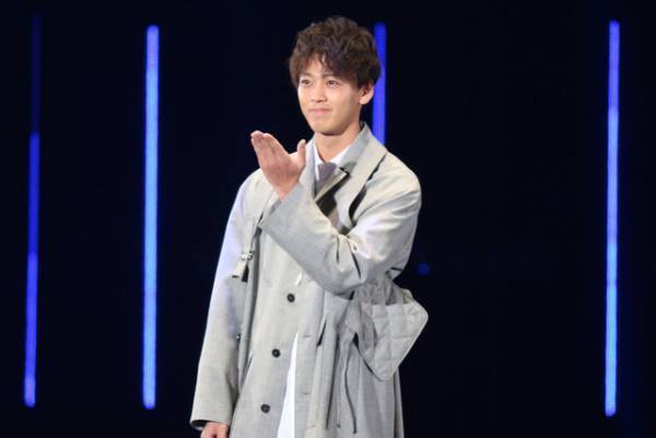 【第26回東京ガールズコレクションS/S】竹内涼真がサプライズ登場！「家ではほぼ服を着ていません」大胆告白！