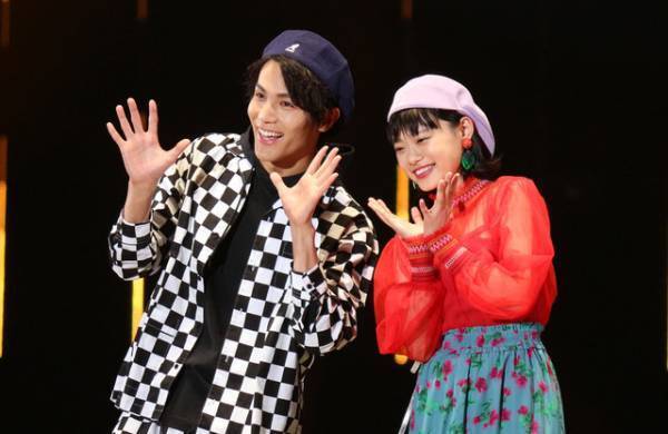 【第26回東京ガールズコレクションS/S】中川大志＆杉咲花、仲良しランウェイ披露