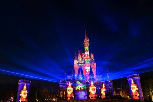 【ディズニー】両パークの入園者数増加！35周年の2018年度も好調続くか