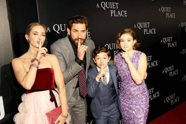 エミリー・ブラント夫妻、NYプレミアに登場！サバイバルホラー『クワイエット・プレイス』