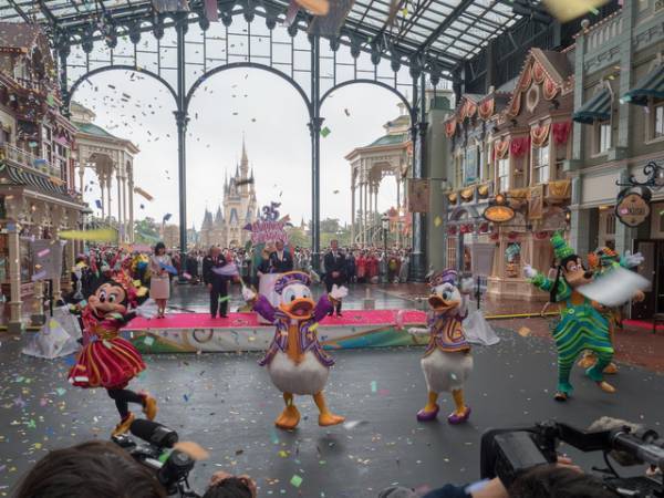 【ディズニー】35周年オープニングセレモニー開催！ “スカイ”報道は「考えていない」と改めて否定