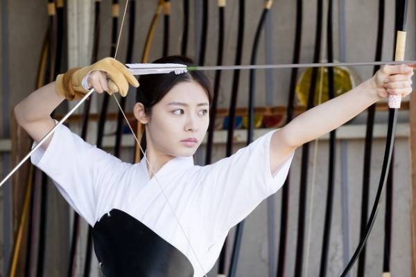 佐藤健が恋する“弓道少女”古畑星夏、「美しすぎる」と視聴者のハートも射抜く？「半分、青い。」