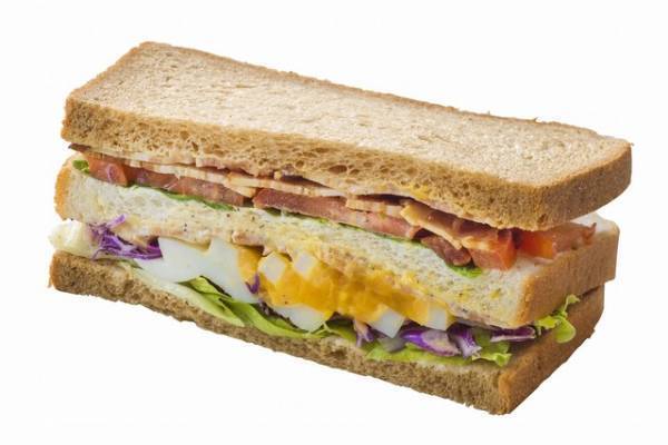 【ディズニー】具だくさんサンドがランドに登場！大混雑時の心強い味方にも