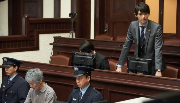 古川雄輝は「新しい香りがする」舘ひろし絶賛の弁護士姿公開「60 誤判対策室」