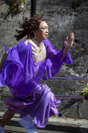 TOKIO城島似“島茂子”が「全力坂」に登場！御年47歳の勇ましい走りを見よ