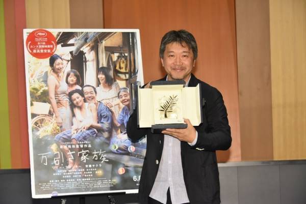 パルムドール受賞の是枝監督が凱旋帰国！ 安藤サクラの“泣き演技”は「特別な瞬間」