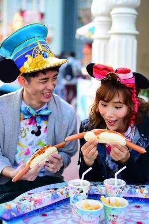 【ディズニー】パークの名物ドッグが35周年＜ロング＞バージョンに！ 「リフレッシュメントコーナー」