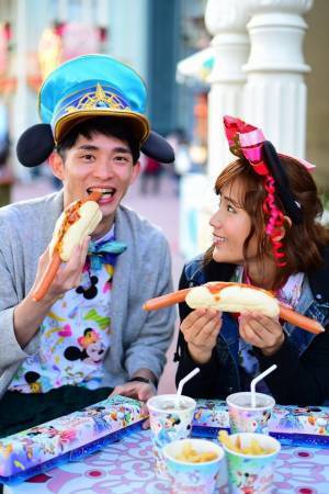 【ディズニー】パークの名物ドッグが35周年＜ロング＞バージョンに！ 「リフレッシュメントコーナー」