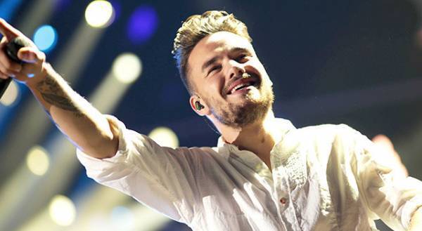 リアム・ペインがライブで「1D」のプチ同窓会を開催、ファン号泣！