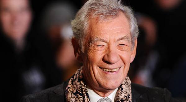 イアン・マッケラン、『ファンタビ2』にダンブルドアのゲイ描写がないと聞き嘆く