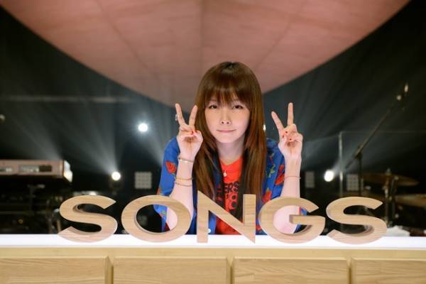 デビュー20周年のaikoが番組史上最大の記念ライブ開催「SONGS」