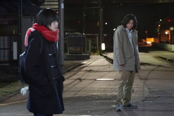 小栗旬、小説家役で平手友梨奈と対峙「肝の据わっている10代」『響』