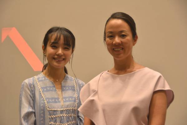 「半分、青い。」で話題の奈緒、異国での撮影コミュニケーションは「スキンシップ！」