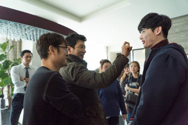 チャン・ドンゴン「とても斬新」『V.I.P. 修羅の獣たち』メイキング映像