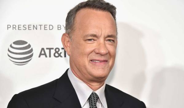 トム・ハンクス、舞台上演中に急病人発生で機転を利かせてアドリブ！