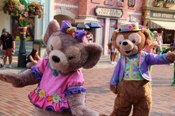 【香港ディズニー】犬のフレンズ、Cookieがお披露目！ダッフィーらディズニーの仲間たちも駆けつけ