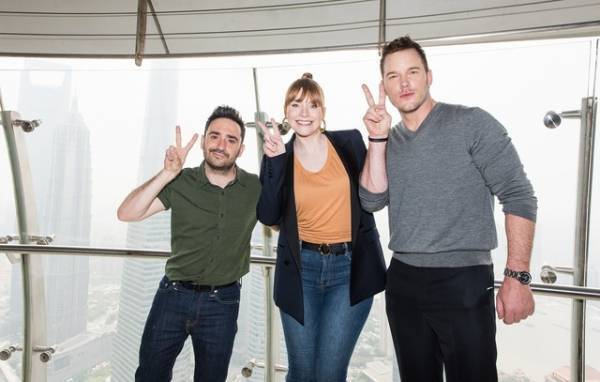 “クリブラ”コンビ、ロケ地・ハワイは「最高」『ジュラシック・ワールド／炎の王国』特別映像