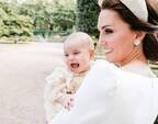 イギリス王室、ぱっちりおめめ＆にっこり笑顔のルイ王子の写真を公開