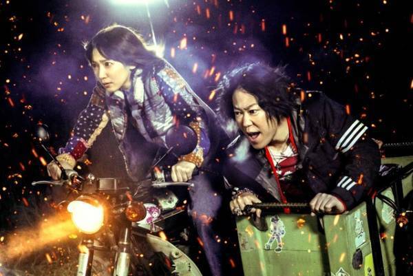 吉岡里帆＆阿部サダヲがバイクで爆走！『音量を上げろタコ！』強烈過ぎる場面写真解禁
