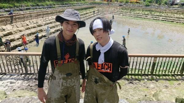 福士蒼汰＆早乙女太一、沖縄で池の水を抜いたらそこには…「池の水ぜんぶ抜く」参戦