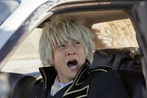 三浦春馬に窪田正孝の姿も！“銀ちゃん”小栗はドレス姿に!? 『銀魂2』メイキング到着