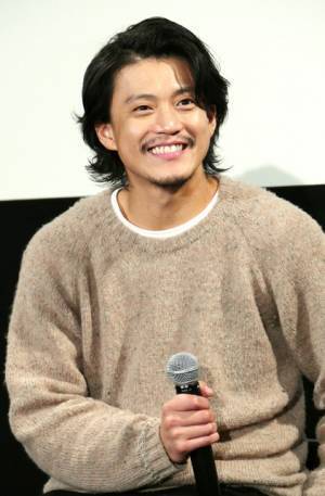 小栗旬、『銀魂』菅田将暉＆岡田将生との“謎の儀式”を明かす「夜な夜な脇毛を…」