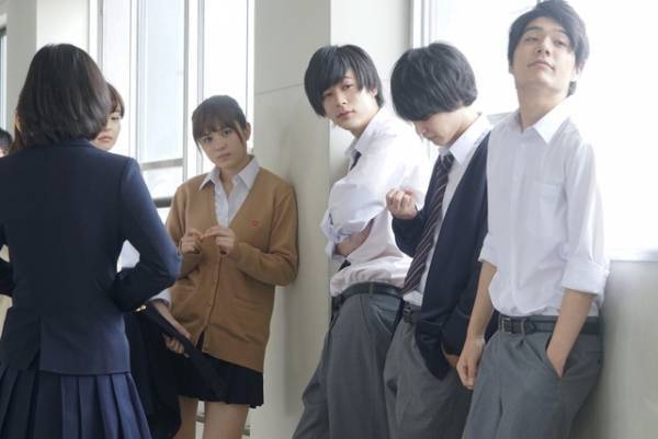 成田凌、“みんなの憧れの椎名くん”姿解禁『ここは退屈迎えに来て』