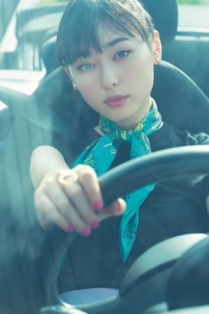 福原遥、10代最後を収めた写真集を20歳の誕生日に発売「“今”の私が詰まった1冊」