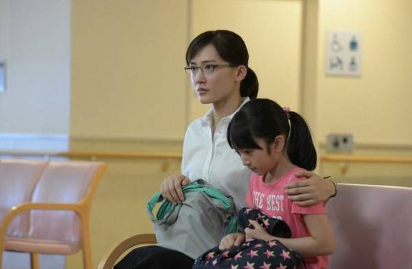 綾瀬はるかの“母親”ぶりに「涙が止まらない」の声多数…「義母と娘のブルース」第5話