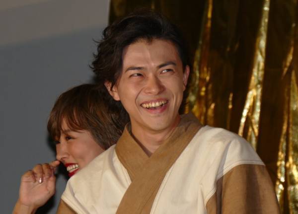 勝地涼、左手薬指の指輪を披露　福田監督の「もう片方は？」に「あっちゃ～ん」