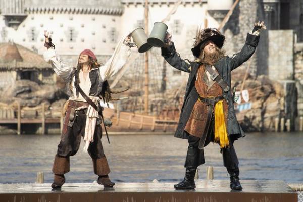 【ディズニー】初の年間パスポート使用不可日を実施へ　35周年効果の混雑緩和が目的