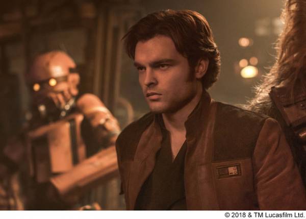 “ハン・ソロ”オールデン・エアエンライク、キーラ宅で“カラオケ大会”！ 「いい仕事仲間に恵まれた」